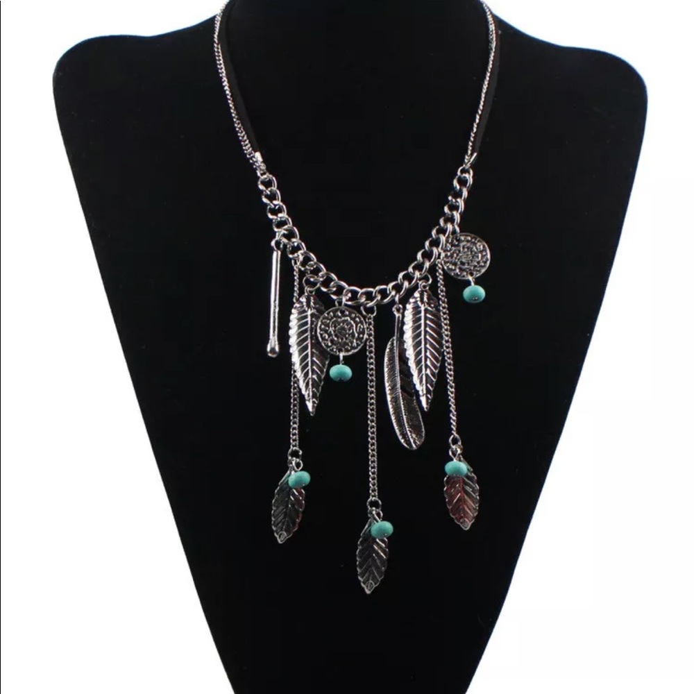 ✨Boho Feather Statement Necklace✨